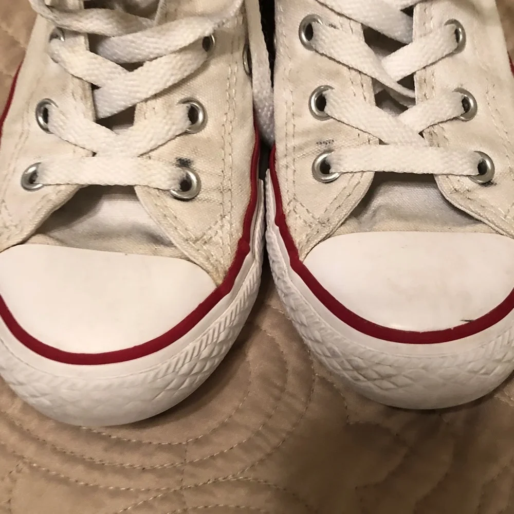 Converse Kids Low-Top Sneakers in White with Red Trim